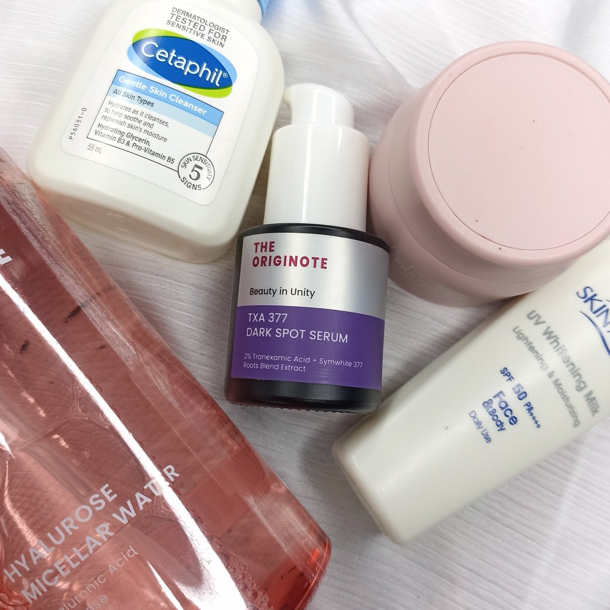 fidanzatav's tweet photo. SKINCARE HYDRATING UNTUK BULAN PUASAA 🌻🌻

biar lebaran kulit ga rewel, please tetep pake skincare terutama yang hydrating kaya ginii😃🫵 https://t.co/3n6qQTP8bT