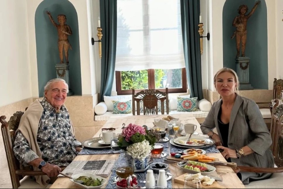 solcugazete's tweet photo. Rahmi Koç'un Miami'deki evinden fotoğraflar:

(Patronlar Dünyası) https://t.co/TUcU1mgcin