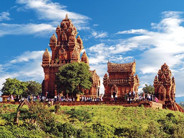 The Po Klong Garai Temple in Phan Rang belongs to the Cham ethnic group. This is the land of the ancient Champa Kingdom in present-day Vietnam. . #travel #Vietnam #centralvietnam #phanrang #champa #tourism #traveller #Temple #heritage #culture