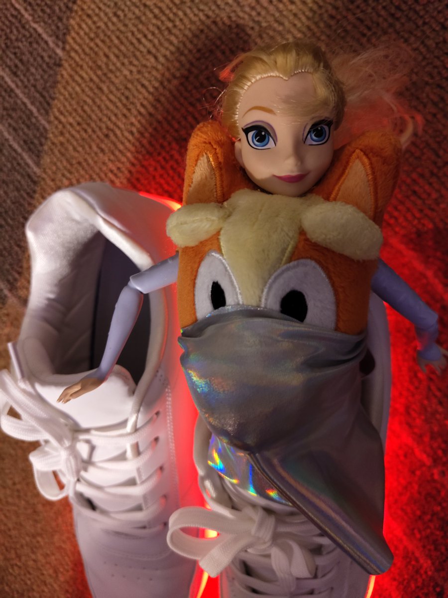 FursuitBarbie's tweet photo. #TFF2024 holy smokes these are cool https://t.co/T5lNUxJfaO