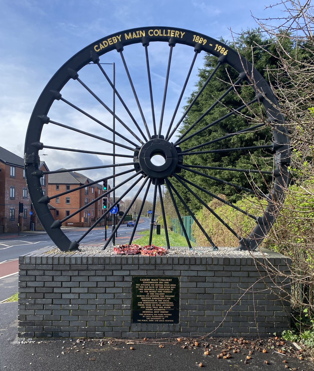 A great hub (winding wheel detail) for #FerrousFriday : 
A tribute to the miners of Cadeby Colliery, from Denaby Main  village. 234  and c1000 major fatal accidents 1889-1986. ‘A monument most worthy’
@IMcMillan @SeargentNeal @PaulDragonwolf1 @lynnfinlay1 @NCMME 
@donnyfarmshop