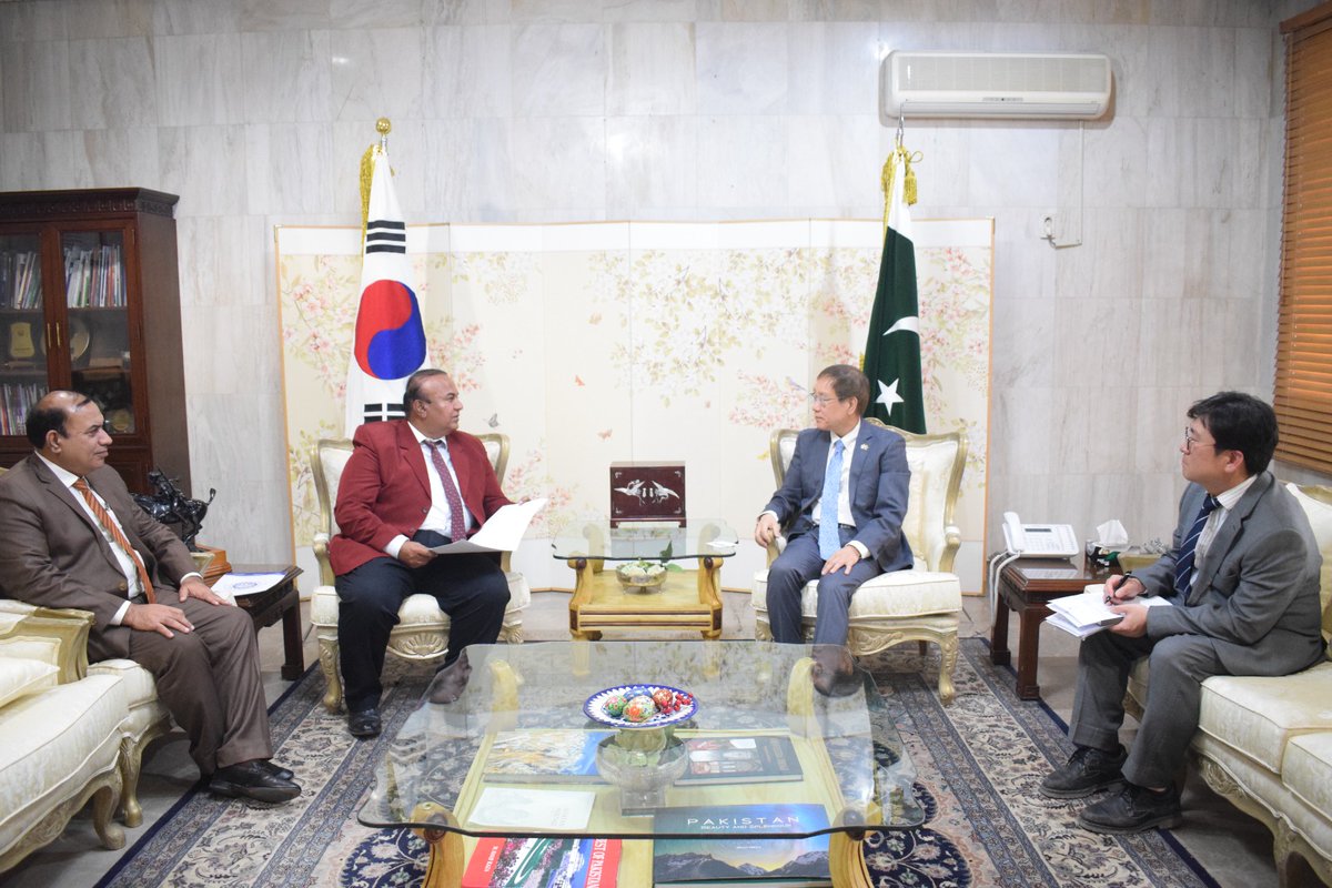 VP GCCI visited the Embassy of Republic of Korea to Pakistan.

Vice President GCCI Mr. Adil Nadeem had a cordial interaction in meeting with the Ambassador of Republic of Korea to Pakistan H.E Park Ki Jun.
Dated: (14-03-2024)