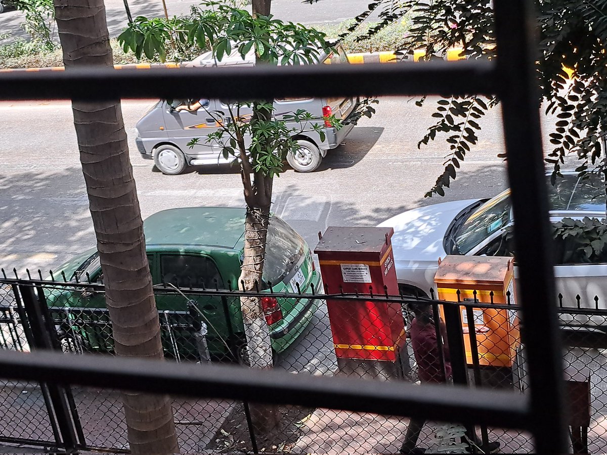 PriP1611's tweet photo. @MTPHereToHelp @MumbaiPolice A green Santro MH 02 PA 1677 is lying abandoned since 3-4 weeks at the Unit Trust of India bus stop in Bandra Reclamation. Pls take action &amp; move it out from here. Could be a potential security threat
@BandraReclamat1 #Mumbai #bandra @bandrabuzz https://t.co/9kgVnuWhbb