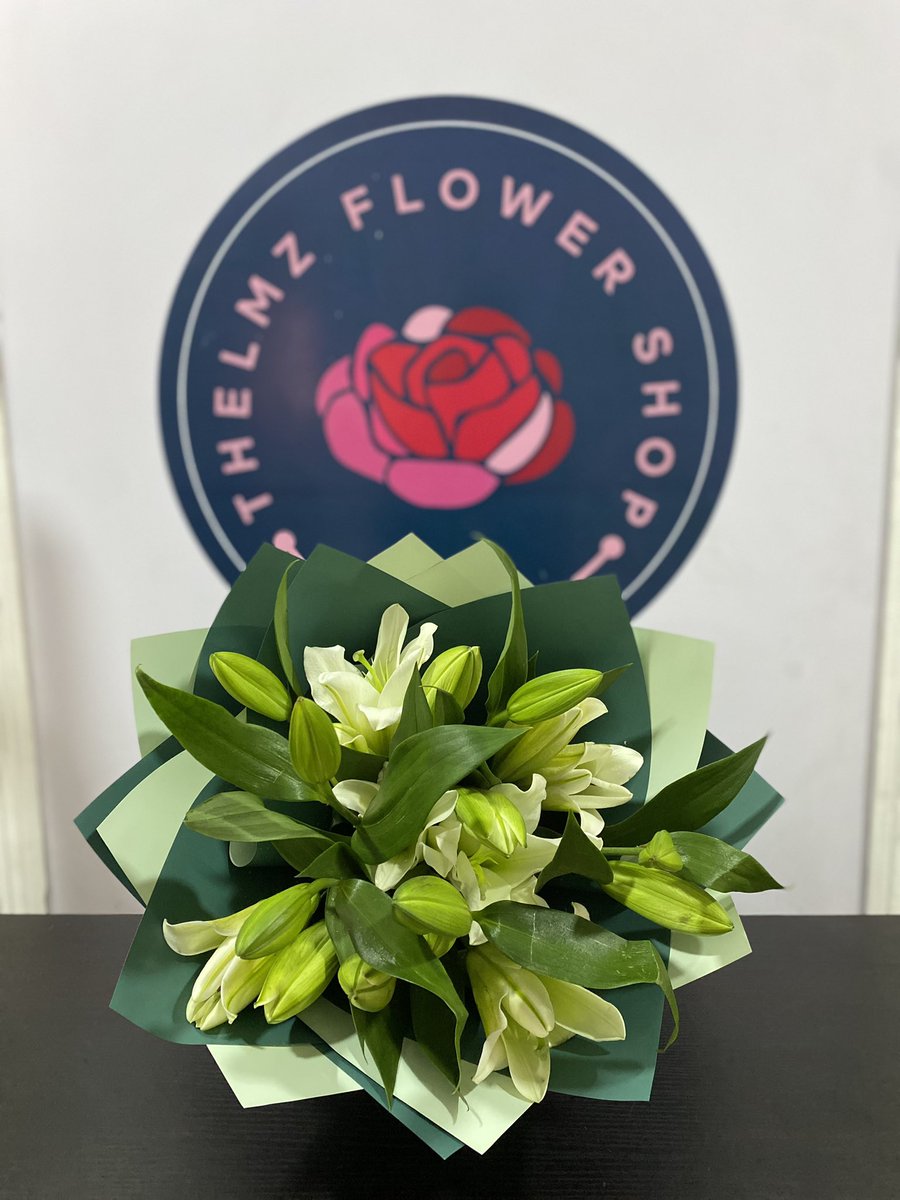 Just imagine this beauty in your vase.
Now, send us a DM to order for you and your loved ones. 

#thelmzflowershop #floristshop #bouquet #freshflowers #freshflowerbouquet #freshflowerfriday