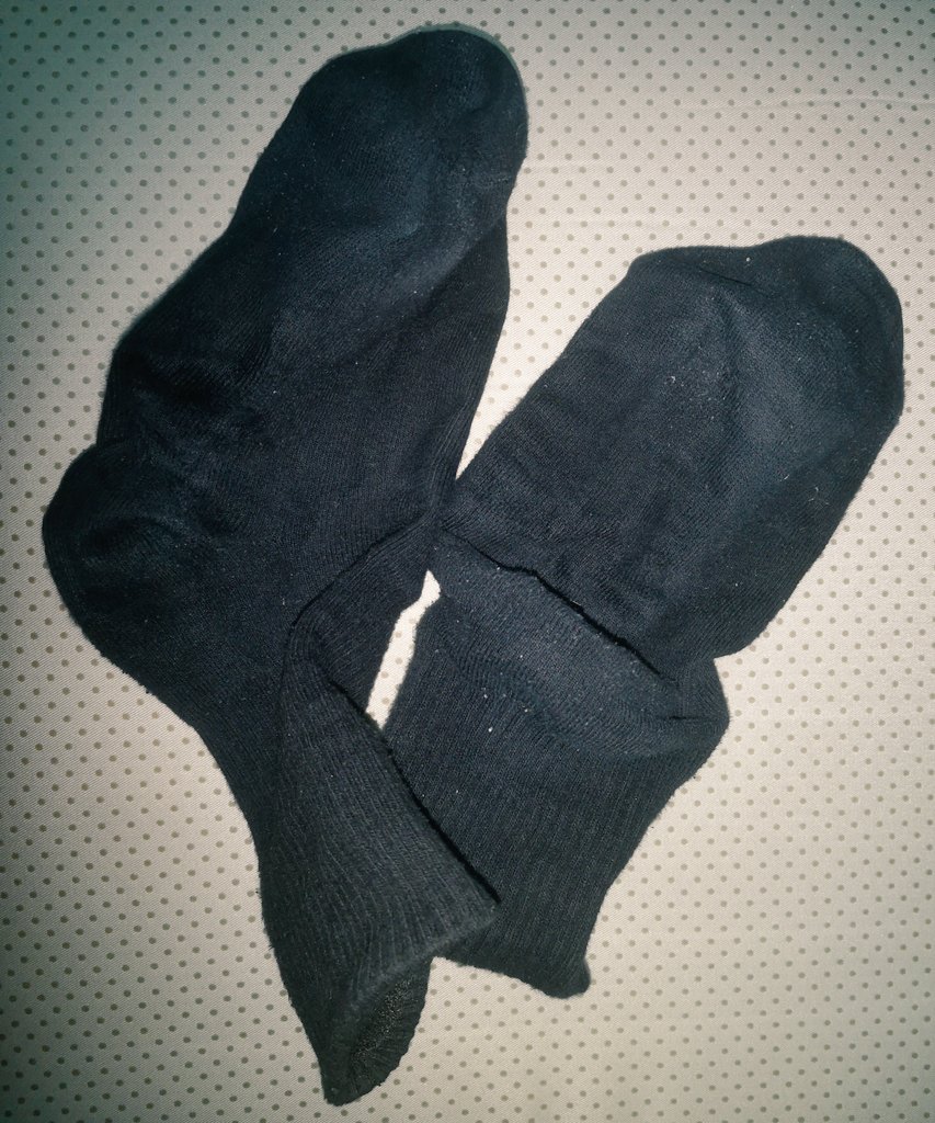tsse69's tweet photo. 穿了半个月没洗的袜子，想尝尝吗 https://t.co/4j0Hf0lhPT