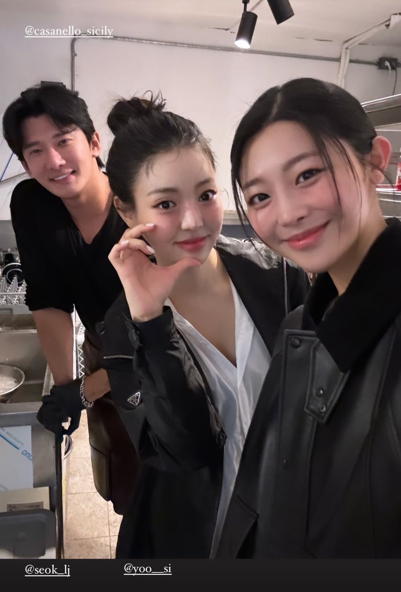 #HYESEON WITH JINSEOK AND SIEUN !!😍