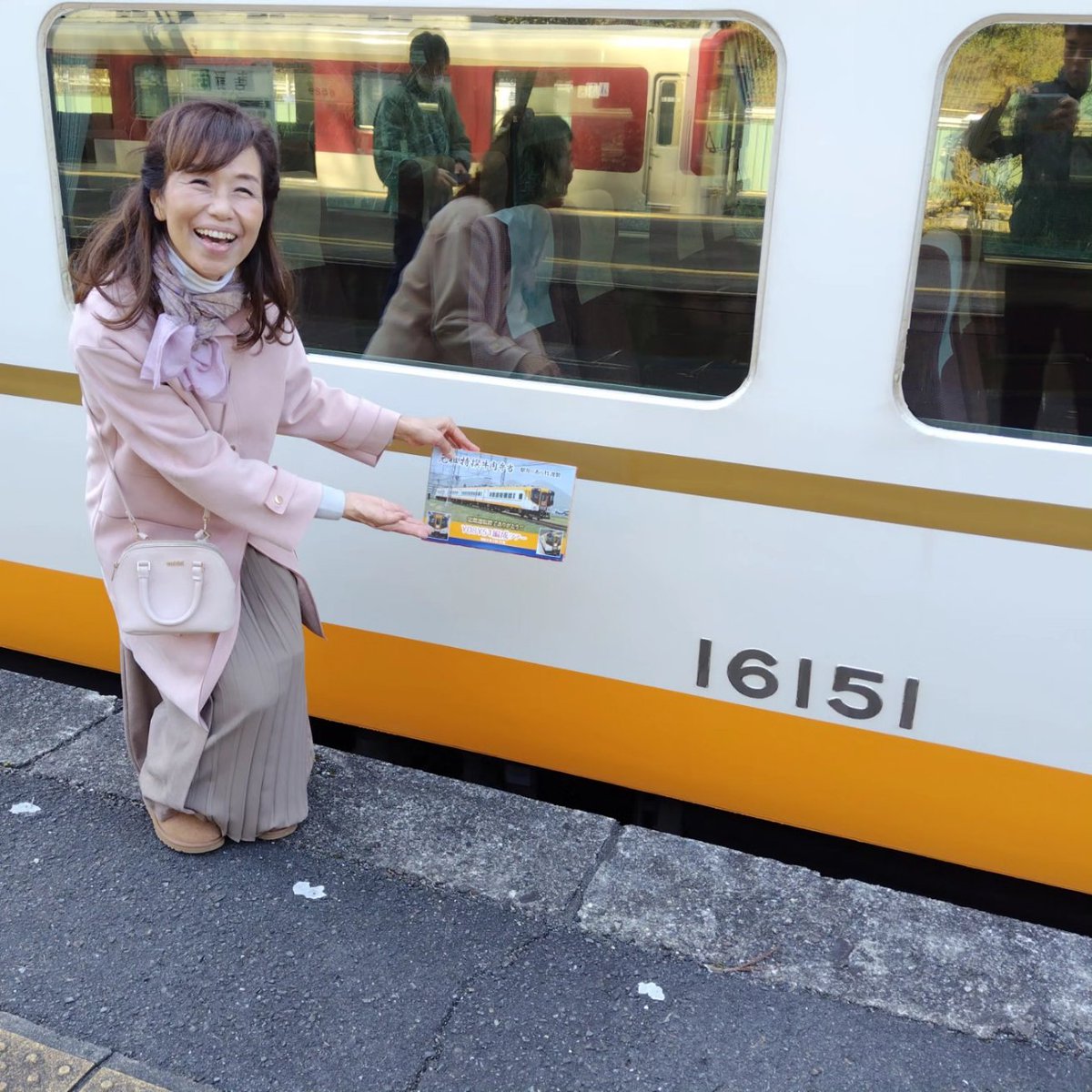 ekiben_aratake's tweet photo. 臨1209レ Y08-Y51
今日で定期運用ラストラン16000系(Y08-Y51)に特別オリジナル掛け紙元祖特撰牛肉弁当をご用意
皆様と吉野への旅を楽しみました
#近鉄16000系
#Y08
#Y51
#あら竹
#あら竹駅弁
#駅弁のあら竹
#あら竹駅弁友の会
#近鉄 https://t.co/nqrYJZs7rK