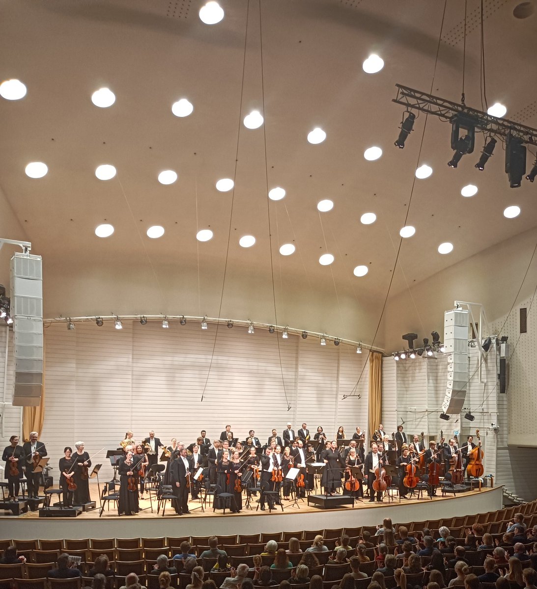 davidwyoken's tweet photo. Last night brilliant and dynamic performances (!!!): Erle Kont @Eclar15 (student of @oramsa) conductor, Irina Zahharenkova harpsichord
@TurkuPhil Orchestra: Copeland "Appalachian Spring", Górecki Harpsichord Concerto and Sibelius Symphony No 2. https://t.co/sGer20Zmm1