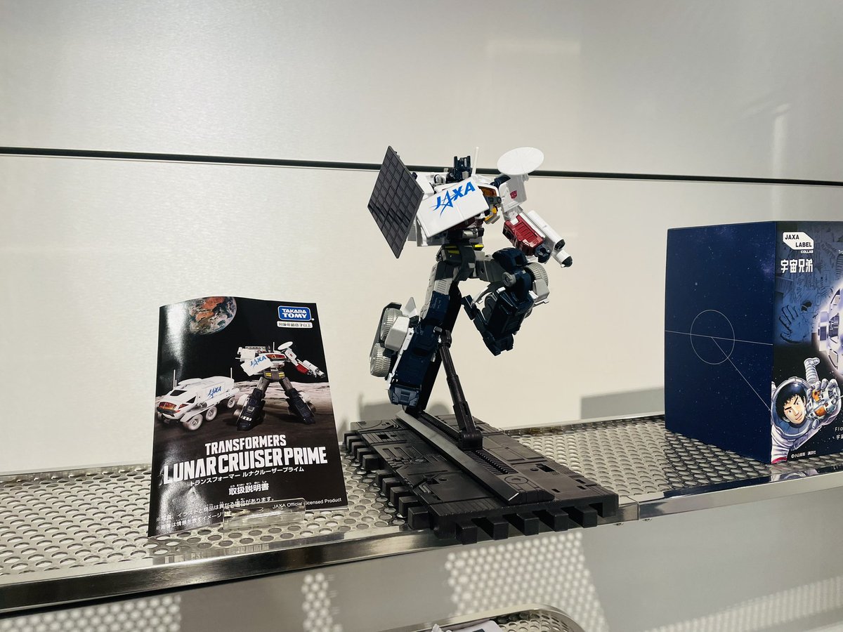 yuminspace's tweet photo. JAXA東京事務所(御茶ノ水)のエントランスにかっこいいの追加された
#ル��クルーザープライム #トランスフォーマー https://t.co/gzOrymPgmC