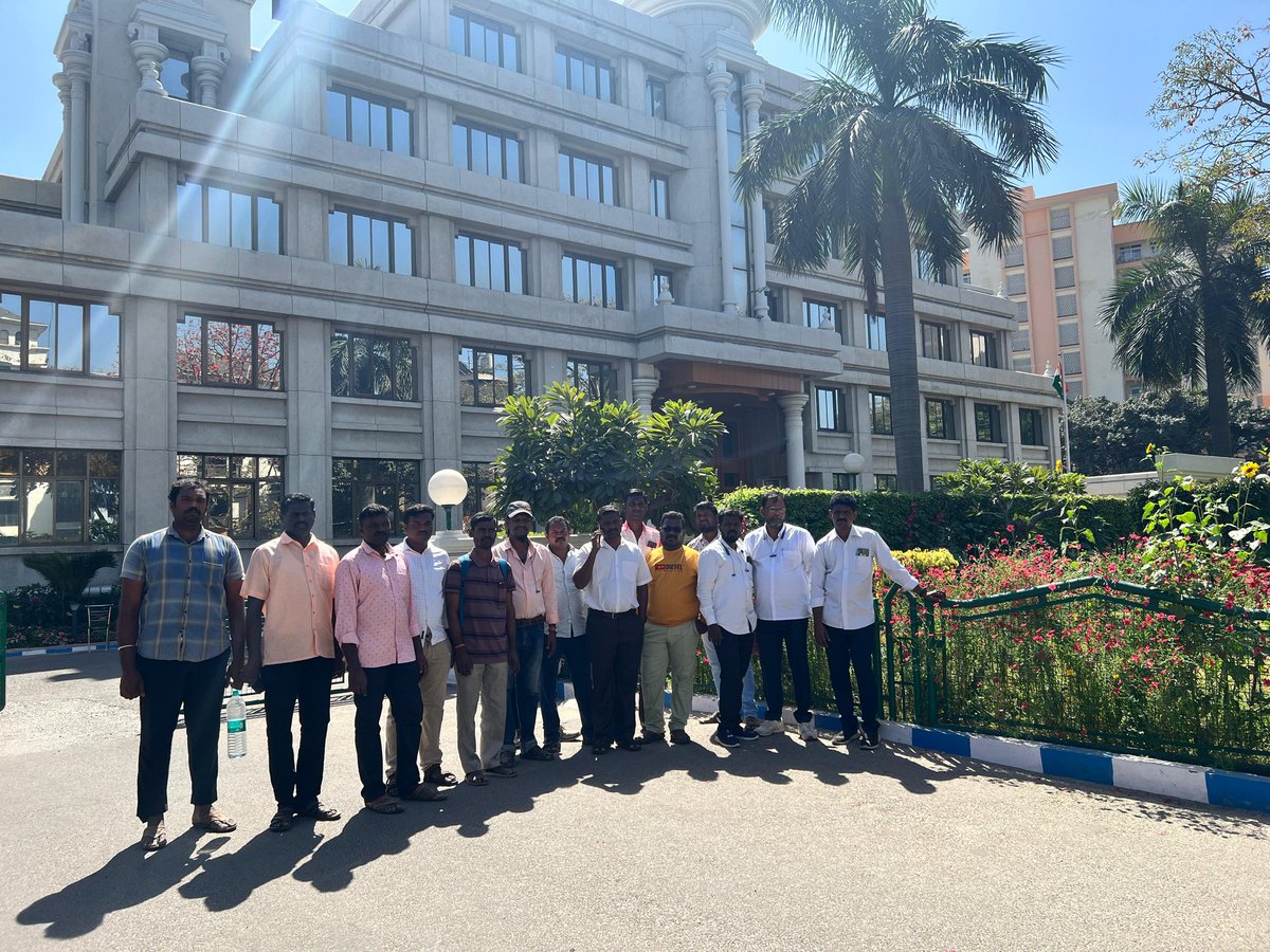 Praveen37199940's tweet photo. @rajbhavan_tn
@RailMinIndia
@mkstalin
On15th of March 2024,CCAA from Southern Zone waiting outside  of the Tamil Nadu House office to meet Hon'ble KN Ravi regarding Southern Zone CCAA issue.
Hope,you will not disappoint Southern Zone CCAA and provide us an opportunity to meet you https://t.co/6Ly74bnLoU