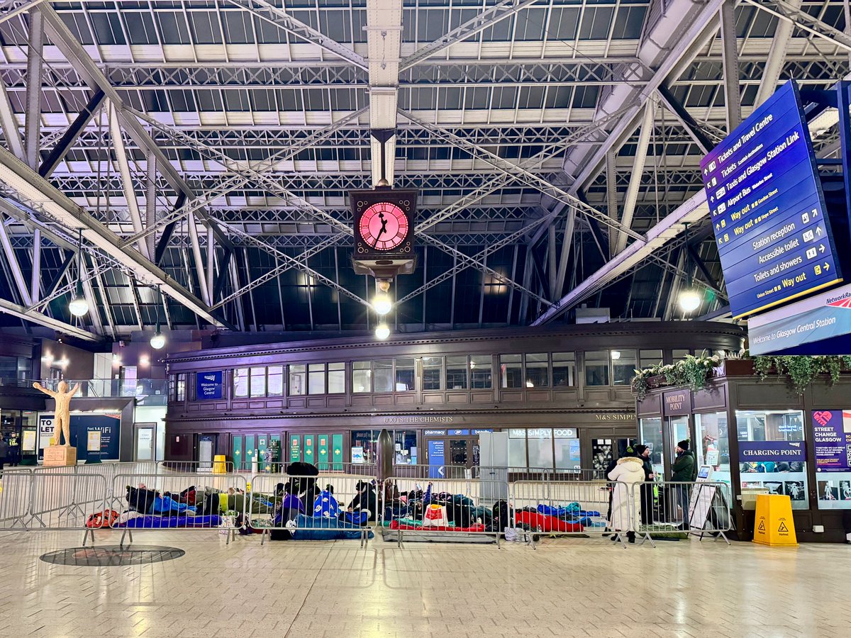 Well done to everyone who took part in the #BigStationSleepout last night for @RailwayChildren. We can't wait to hear the total raised. We think everyone's awake, those train horns certainly woke a few of you up first thing this morning! @NetworkRailSCOT @networkrail