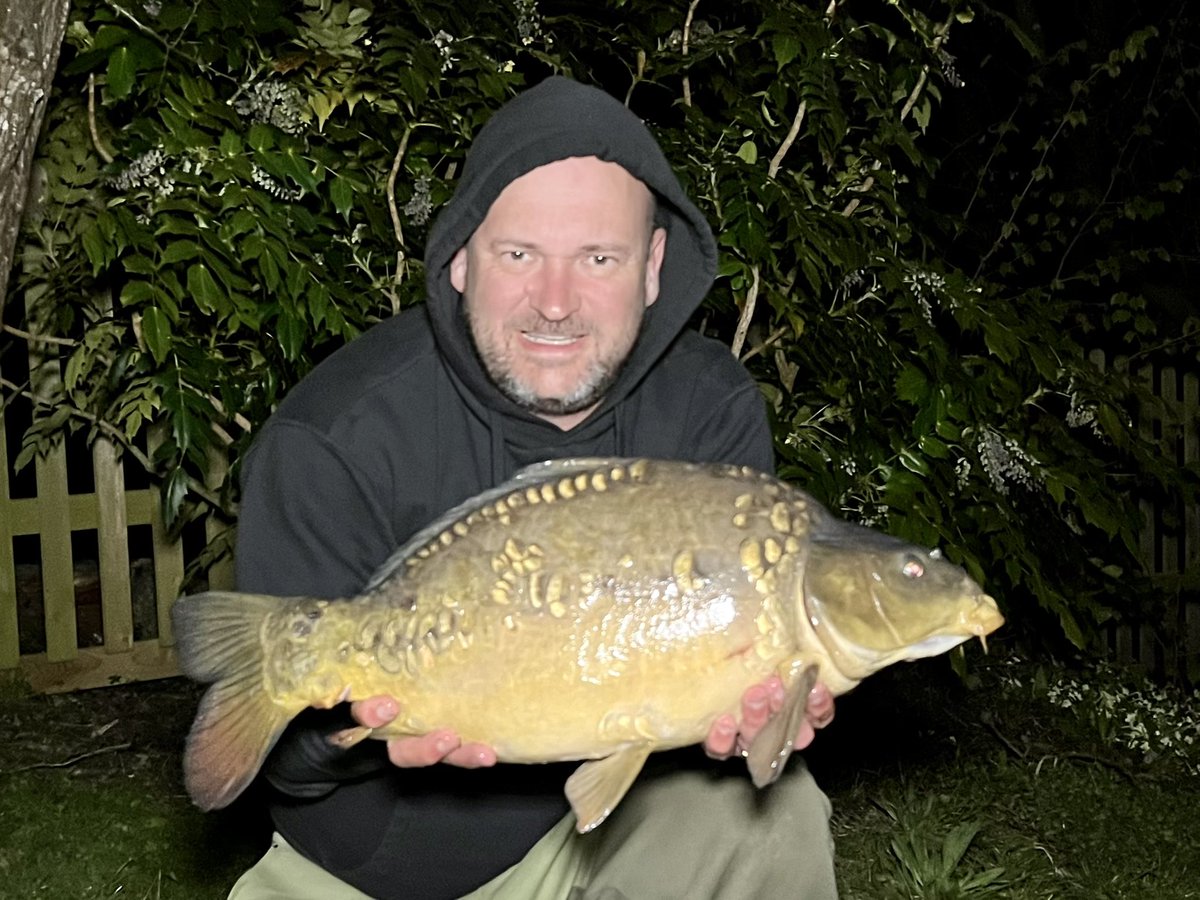 fishingfamilyuk's tweet photo. Spring carp from @WhelfordPools on our easter holidays last year!
#takeyourkidsfishing #makeitfun
#fishing #hindersbait #getfishing #whelfordpools #iycf #carp #carpy #carpfishing #karpervissen #karpfenangeln #carpiste #fishingfamily #fishinglife #fishingkids https://t.co/ELAjY4Sl3H