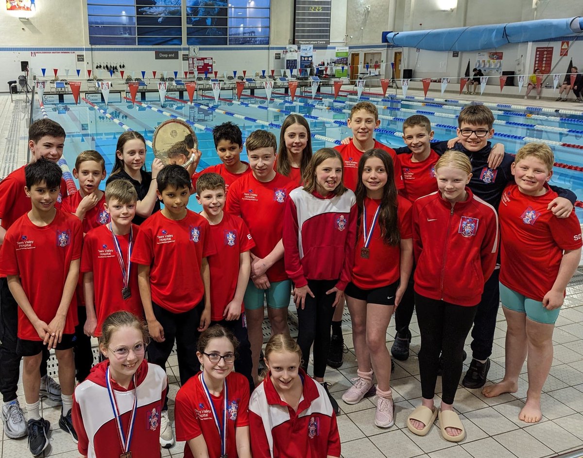 BarronMedia's tweet image. Well done to junior swimmers from Middlesbrough Amateur Swimming Club - presented with historic trophy by Olympian @chriscookgb after county success. @MASCSwimming 
thenorthernecho.co.uk/news/24184620.…