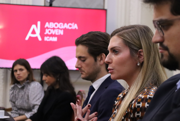 newsjuridicas's tweet photo. El @icam_es  pone el foco en la abogacía joven ante la precariedad, la inexperiencia y la alta competitividad https://t.co/BhEOIx5zPq https://t.co/dLG91top28