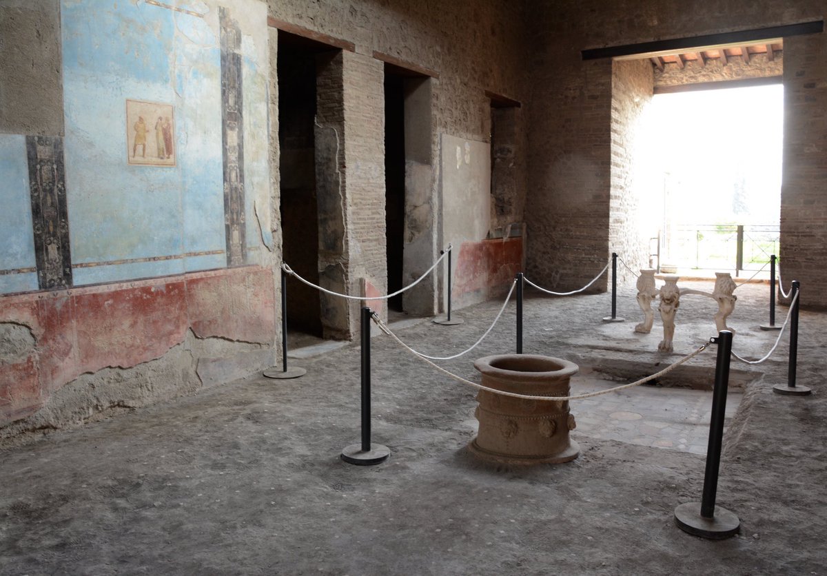 One of the most remarkable objects in #Pompeii is a marble table support with P. Casca Longus inscribed on it. Longus was the 1st assassin to stab Julius Caesar on #IdesOfMarch (today in 44 BC). On his death Longus’ possessions were auctioned & this table was bought by a Pompeian