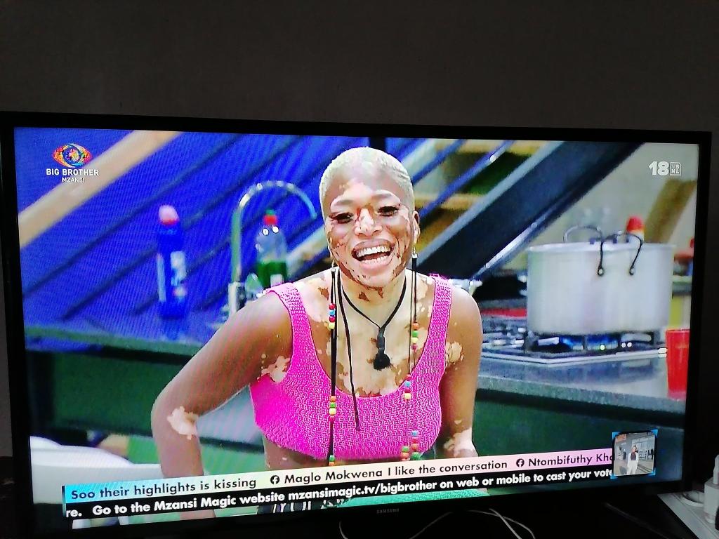 XoGw_'s tweet photo. I, Xolelwa will NOT unstan Yolanda. I'm a certified YoliFire 🔥🔥 through thick &amp; thin

I did with Tacha, I'll do it again with Yolanda if need be. Through tears &amp; pain, I'm supporting my girl 🤍🤎🤍

YOLIFIRES LOVES YOLANDA
YOLANDA MUKONDELELI MONYAI
#YolandaMonyai
#BBMzansi https://t.co/StoS0Msui7