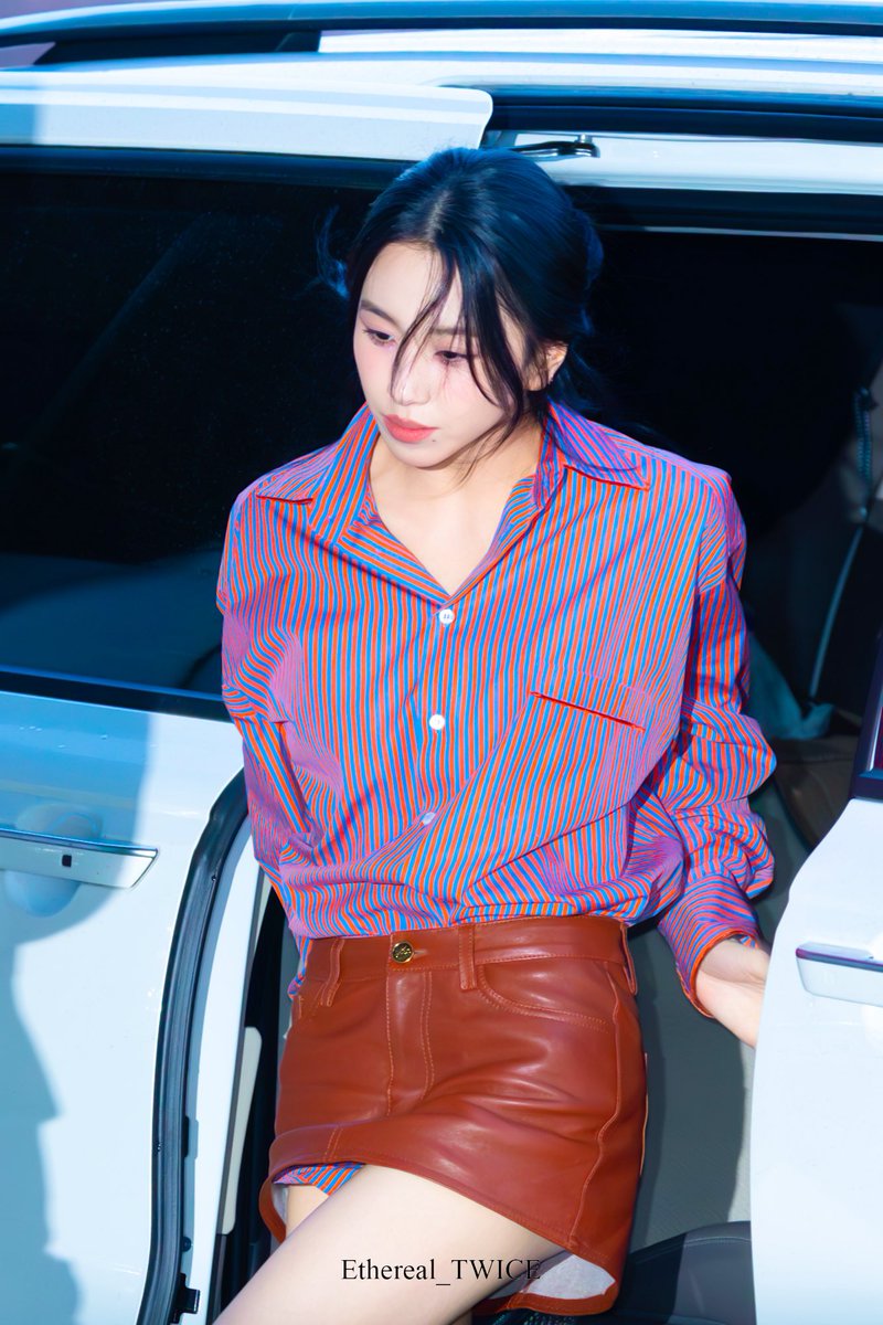 Ethereal__CY's tweet photo. 240307 HD

울 챙포도 등장🍇

#트와이스 #TWICE
#채영 #CHAEYOUNG https://t.co/BD4wmdDwYt