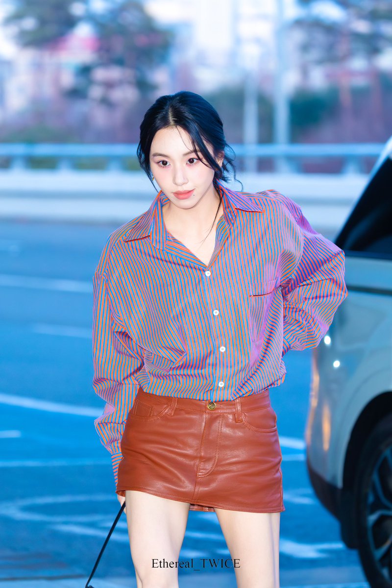 Ethereal__CY's tweet photo. 240307 HD

울 챙포도 등장🍇

#트와이스 #TWICE
#채영 #CHAEYOUNG https://t.co/BD4wmdDwYt