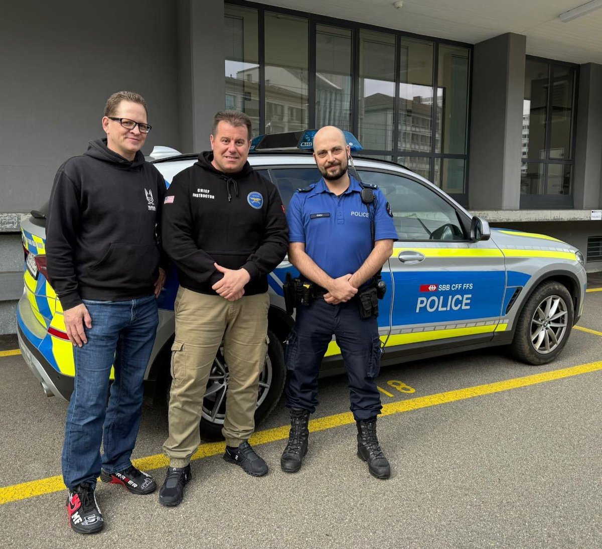 CommandoDefense's tweet image. COMMAND DEFENSE ACADEMY SWISS 
SWAT Instructor Uliks Gjonaj - I want to thank you Pacal Plavec for the invitation and the nice reception from SBB POLICE in St. Gallen. 

Mr. Pascal Plavec, Deputy base Chief for Eastern Switzerland of the Transport Police.
#sbb #sbbpolicei