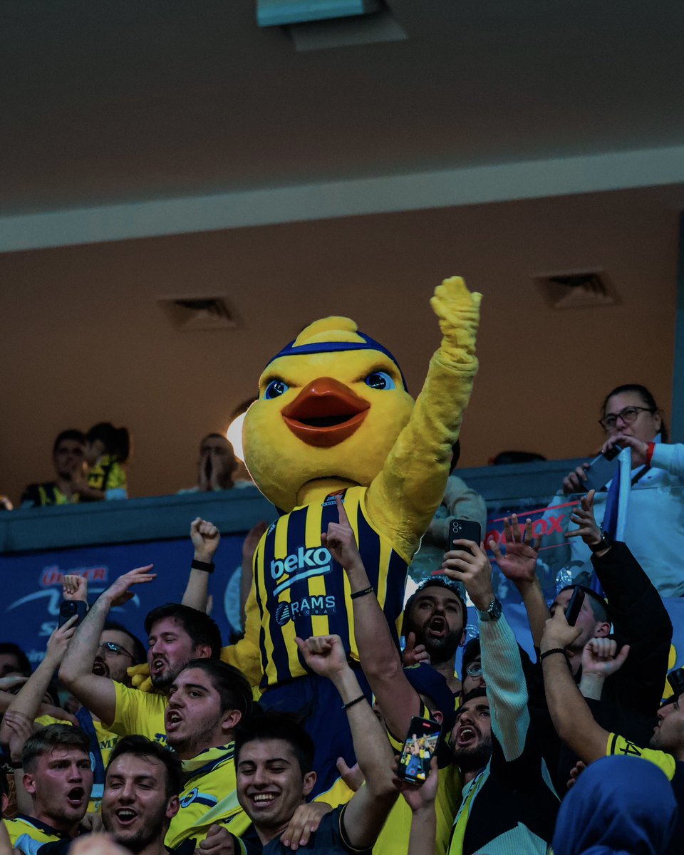 Günaydın Dünyanın En Güzel Takımı! 💛 Günaydın Dünyanın En Güzel Taraftarı! 💙 Yaşa Fenerbahçe! 🙌 #Yellow @FBBasketbol