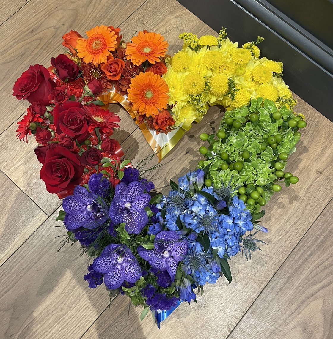 StemsOf's tweet photo. It was an honour for me to create this Open Rainbow Heart for a much loved Grandad. 

So vibrant and it was the perfect tribute for the Legend, as he was known 💐💕

📞07521 911 432 
#stemsoftaunton
#tauntonpreimierflorist
#shoplocal
#loveshoppinglocal https://t.co/2gvyjOS3yl