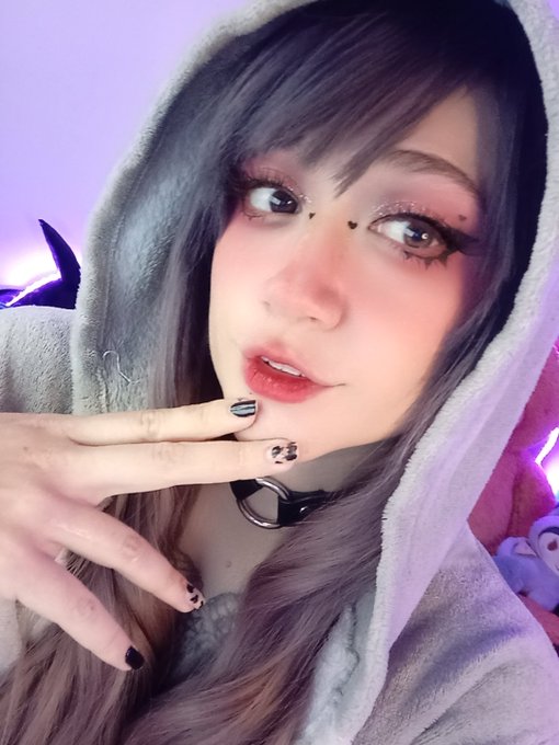 It's really late but I'll be online for a couple of hours, see u there 💖💖💖 https://t.co/IWl9PIrZYV<a href="/tag/mvsales"class="tags"><span>#mvsales</span></a>