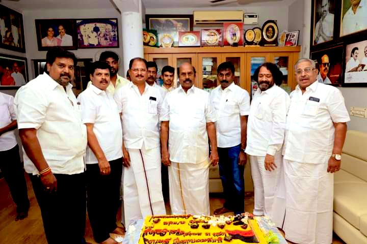 EraSridharan's tweet photo. Annanuku❤️ 

@evvelu | @DMKITwing | @DMKTiruvnamalai 

#hbdevvelu https://t.co/OkUJBag8cx