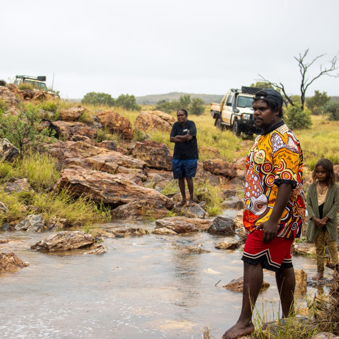 KJMartu's tweet photo. During big rains, #KJMartuRangers took younger #Martu to visit Parnngurr Rock Hole. #OnCountry day trips deepen the younger generations' connection to their culture + Country. The #KJRangers share language + knowledge of places visited, contributing to #KeepingCultureStrong. https://t.co/HXVPLNXh52