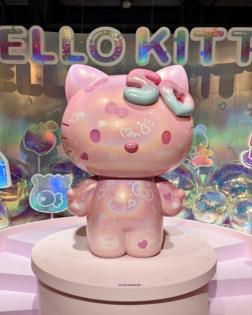 hello_mr619's tweet photo. 靜態展區可愛，互動遊戲不只可愛還很好玩，
真是的🎀#HELLOKITTY50週年特展 
怎麼可以這麼可愛又好玩啦❣️
#凱蒂 #三麗鷗 #HELLOKITTY #HELLOKITTY50th #KITTY #SANRIO #ハローキティ #サンリオ https://t.co/bfyjvWGL88