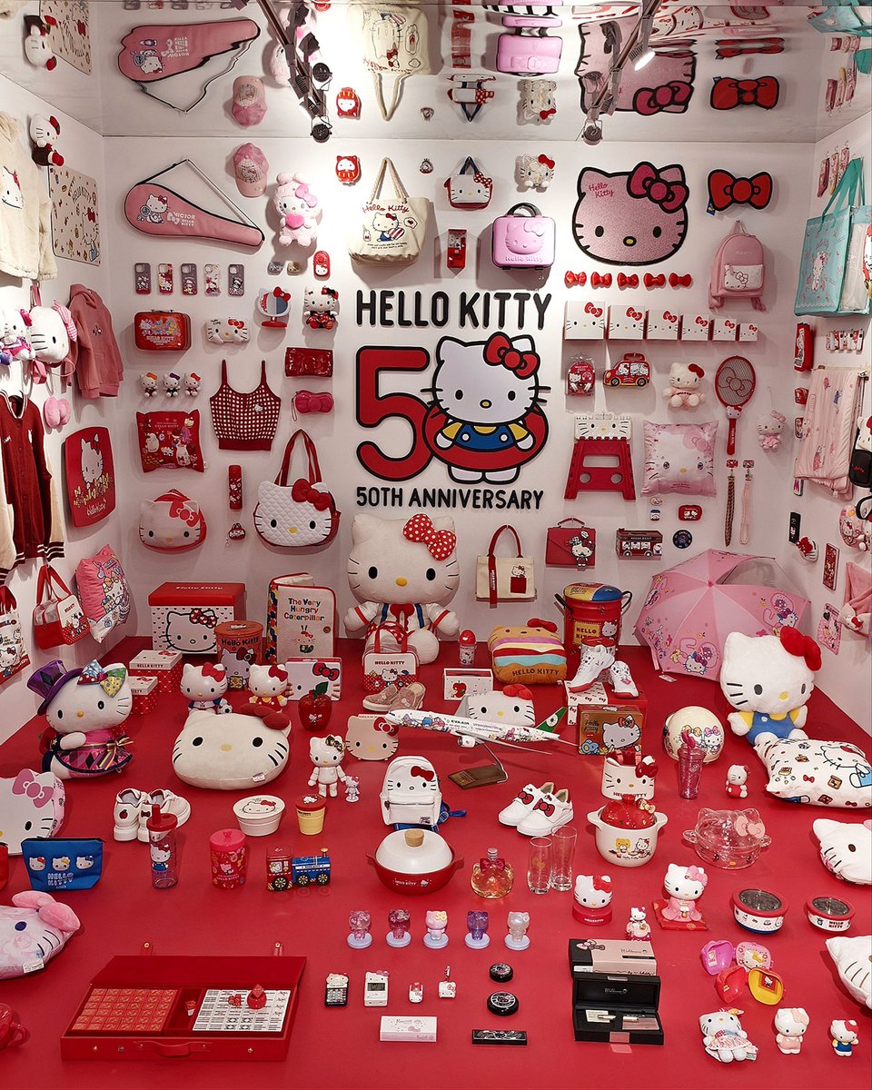 hello_mr619's tweet photo. 靜態展區可愛，互動遊戲不只可愛還很好玩，
真是的🎀#HELLOKITTY50週年特展 
怎麼可以這麼可愛又好玩啦❣️
#凱蒂 #三麗鷗 #HELLOKITTY #HELLOKITTY50th #KITTY #SANRIO #ハローキティ #サンリオ https://t.co/bfyjvWGL88