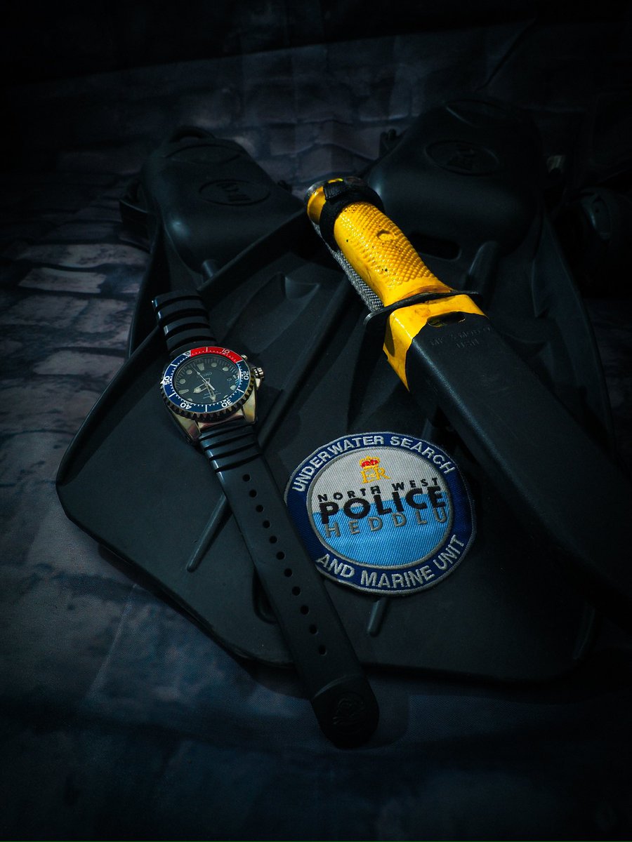 Some of the tools of our trade. Our set up includes twin set cylinders, regulator & full face Aga mask from Interspiro, gloves & fins from Fourth Element, a military divers knife & a Seiko divers watch thrown in because they just look great! 👌🏼🔵🔱 #policedivers #joblikenoother