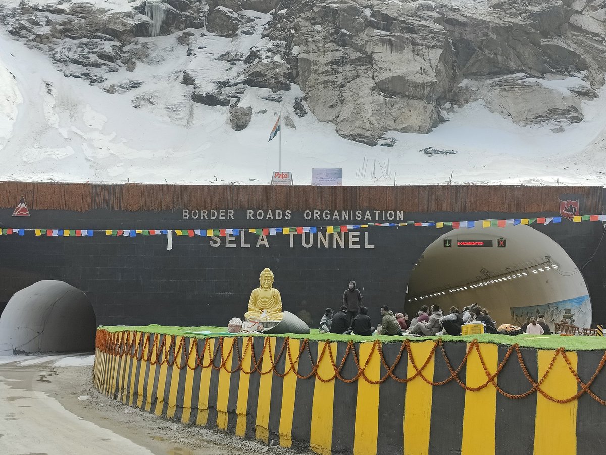 TheHarishC's tweet photo. SELA TUNNEL. Another engineering marvel by the #GOI & the fabulous Border Roads Org at 13000ft.
SALUTE!
#prideofindia #SelaTunnel #borderroadsorganization https://t.co/Efc4SKJniS