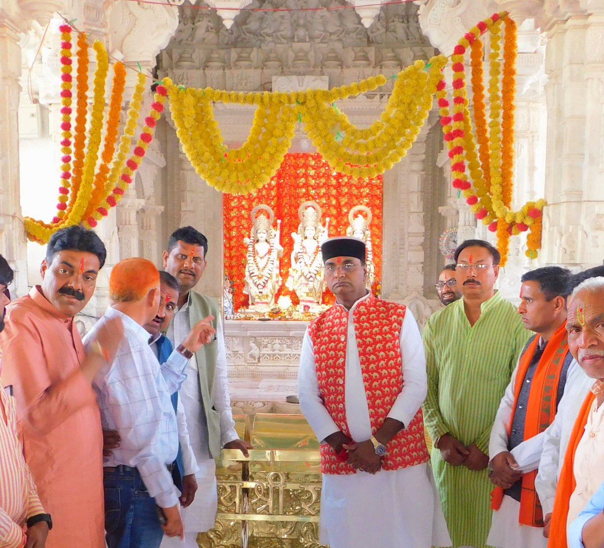 आज राजस्थान जिला #झालावाड़ में मध्यप्रदेश शासन के कैबिनेट मंत्री आदरणीय भाईसाहब श्री Vishvas Kailash Sarang   जी के साथ 
 श्री #कामखेड़ा #बालाजी #मंदिर में विराजमान श्री #हनुमान जी महाराज के दिव्य दर्शन करने का सौभाग्य प्राप्त हुआ। 

प्रभु की कृपा दृष्टि सभी पर बनी रहें।