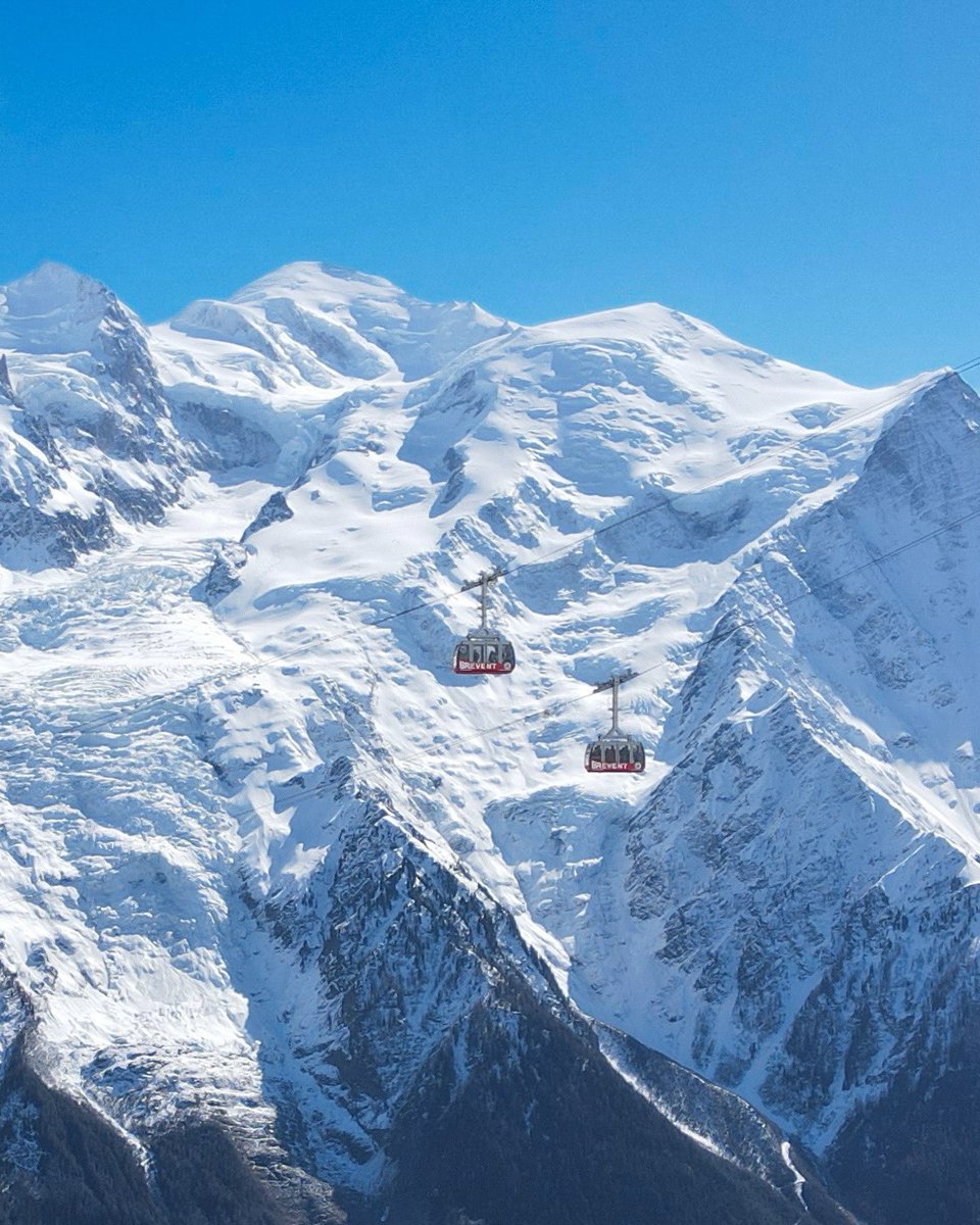 La vue la plus spectaculaire, sur le Mont-Blanc, n'est-elle pas depuis le Brévent ? ❤️😊 #chamonix #brevent #hautesavoie #ski #montblanc