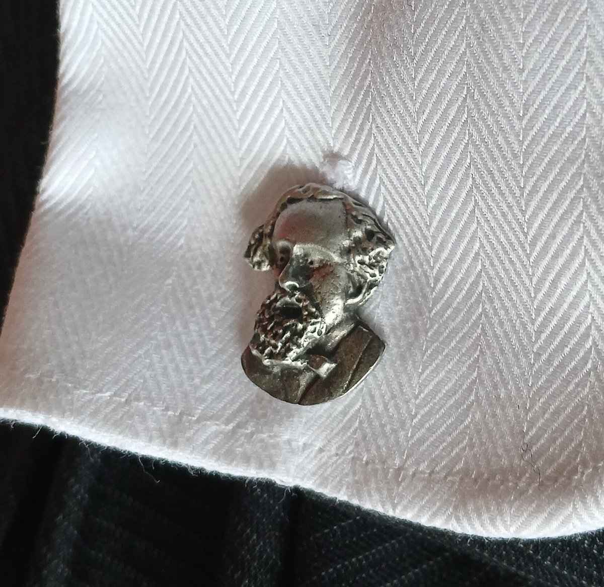 It's graduation day here at @UniOfBuckingham so that means one thing: bring out the cufflinks!