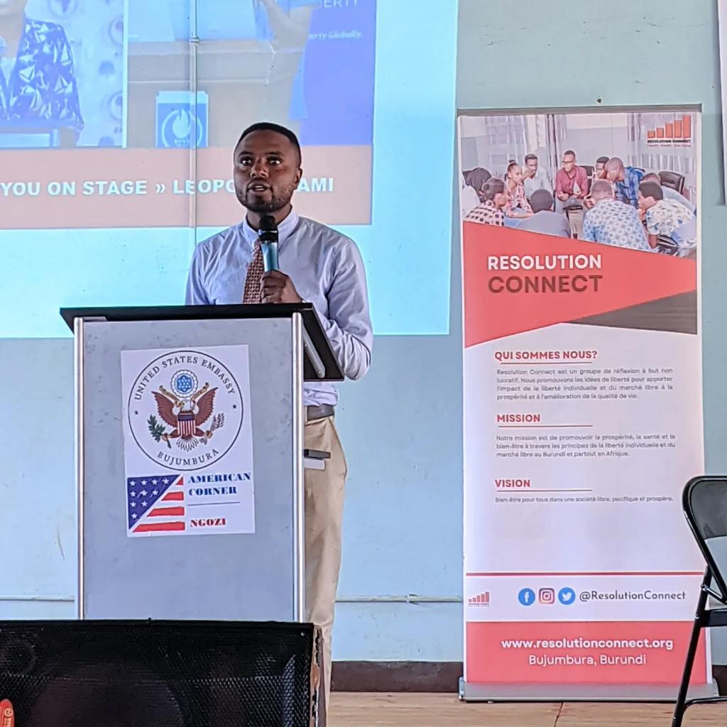 Resolution_Co's tweet photo. 📸Retour en image de notre récente conférence universitaire à NGOZI au nord du Burundi.
👏Nous sommes heureux d'avoir livré un panel auprès de plus de 1000 jeunes🇧🇮. Thank you!
@AtlasNetwork @the_iatp @AgasekeTv @EdgardMugenzi
#MedcareRevolutionCompaign
#ResolutionConnect2024 https://t.co/ChVBDS3Ihw