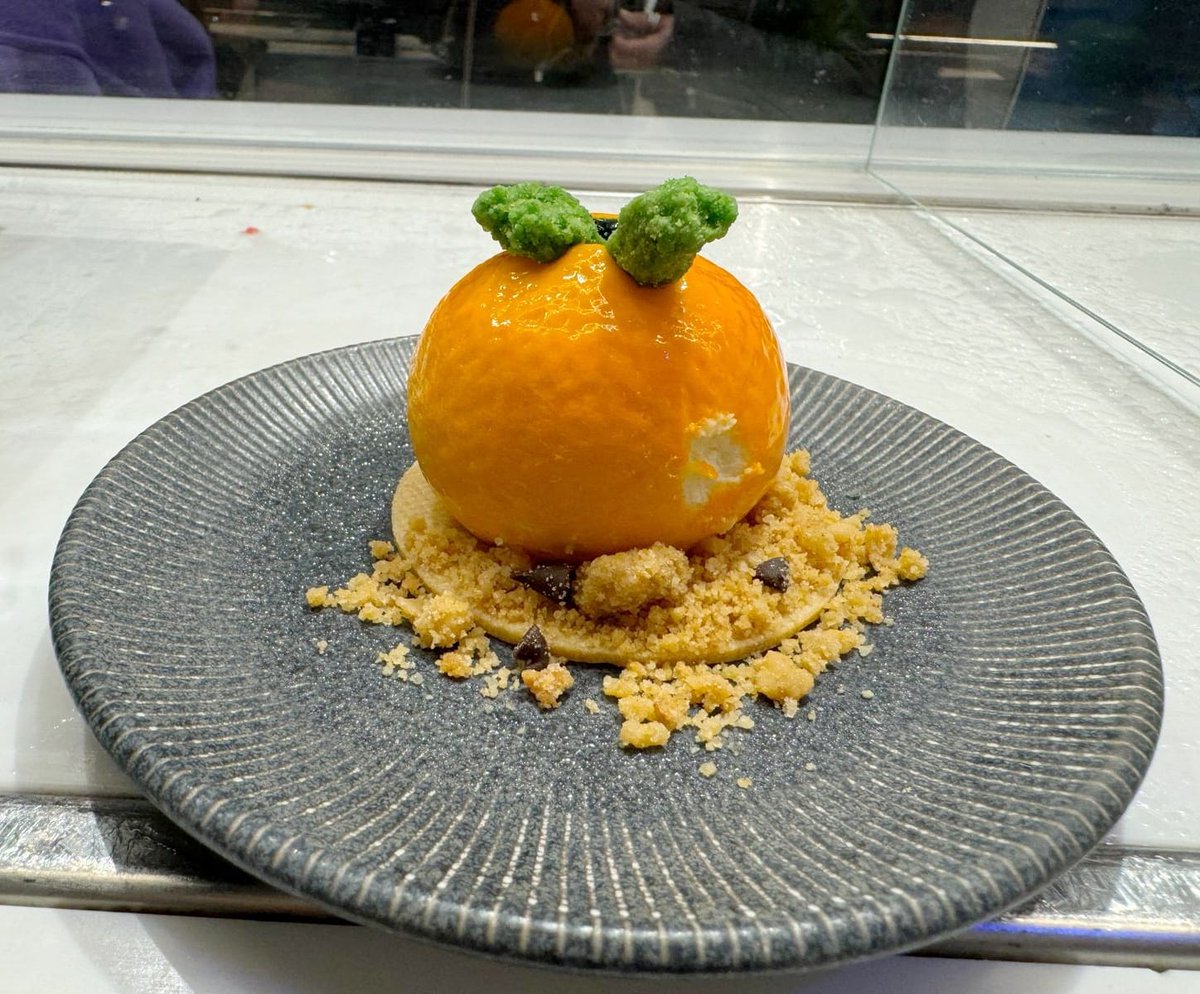 bareltoloño (@bareltolono) on Twitter photo No es lo que parece...
Bajo esta apariencia de mandarina os vais a encontrar una base sablé, mousse y mermelada de naranja, streusel y trocitos de 🍊 y tenemos más nuevos postres que os iremos enseñando ¡A por ellos!
#new #nuevos #postre #dessert #sweets
#yumyum #yum #yummy No es lo que parece...
Bajo esta apariencia de mandarina os vais a encontrar una base sablé, mousse y mermelada de naranja, streusel y trocitos de 🍊 y tenemos más nuevos postres que os iremos enseñando ¡A por ellos!
#new #nuevos #postre #dessert #sweets
#yumyum #yum #yummy