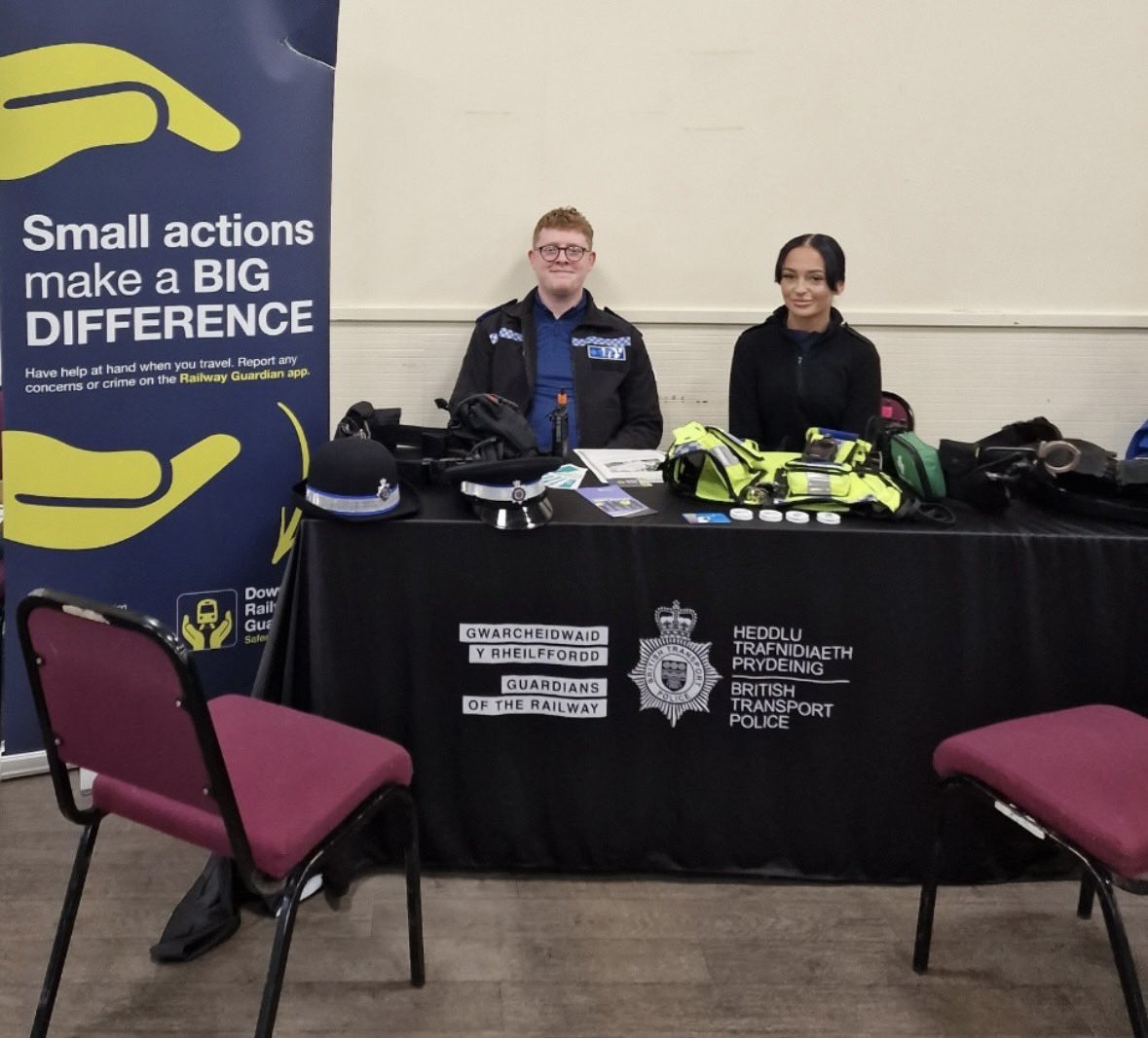 Officers have attended a parents evening at Hawthorn High School 👮‍♂️👮‍♀️

We had a lovely evening and it was great to interact with so many pupils 🤗 

#CommunityDevelopment