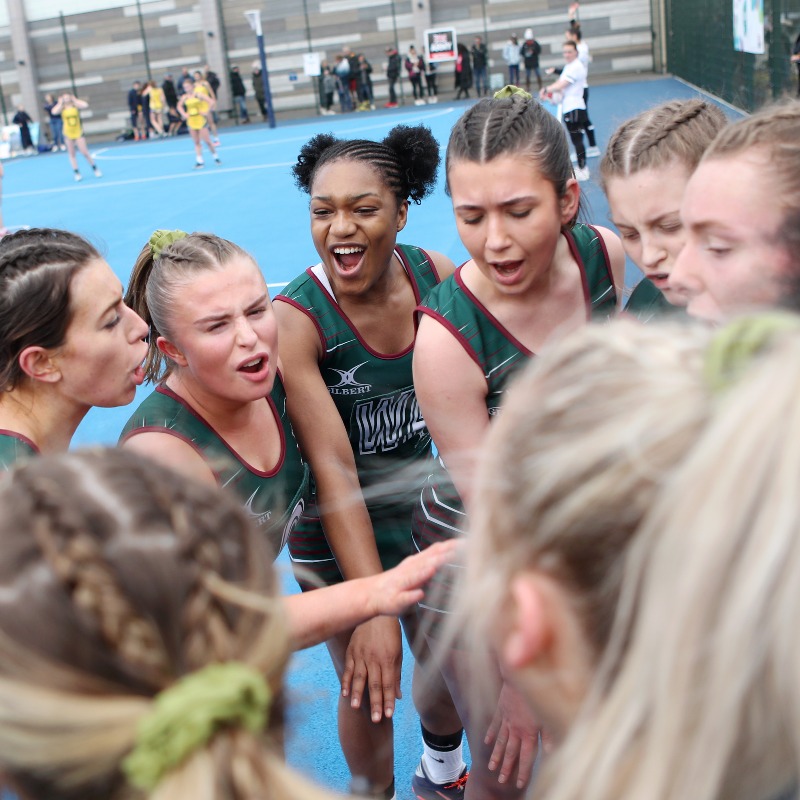 EnglandNetball's tweet photo. All set for a big weekend at the National Schools Finals, in association with @BritishArmyXtra 💪

📋 The U16s and U19s compete on Saturday before the U14s battle on Sunday.

Streamed via https://t.co/bv3eRe2S5a, tap below to buy a full weekend or single age group pass ⬇️