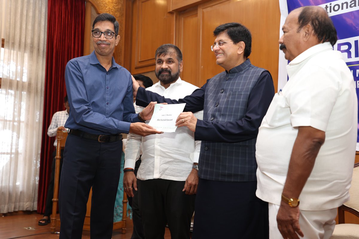 Union Textiles Minister @PiyushGoyal hands over cheques of pending salary dues of National Textile Corporation workers, in Mumbai today The pending wages of @ntclindia employees were halted since the imposition of COVID-19 lockdown & subsequent financial constraints faced by NTC