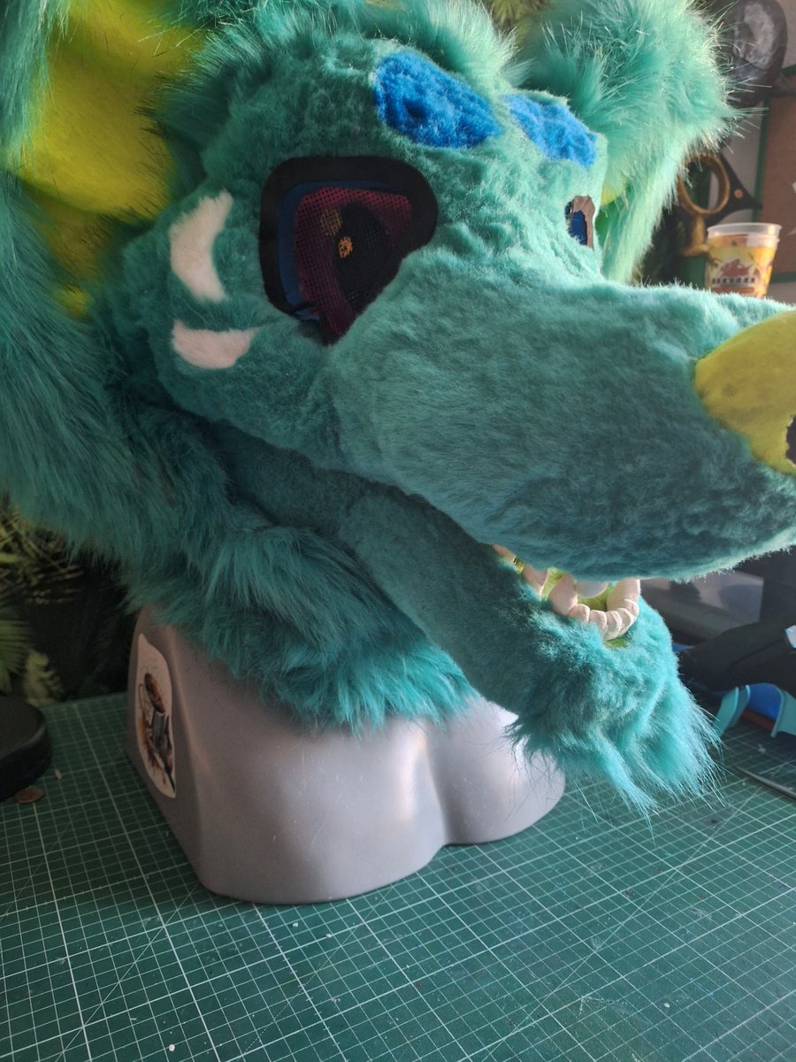 DesignsDarki's tweet photo. @BeastLabsSuits For me its refurbing older suits to give them new glory and watching my machiene embroider the pawpads bc i never have to do it myself again XD (pattern by kloofsuit) https://t.co/r57CxlI9jF