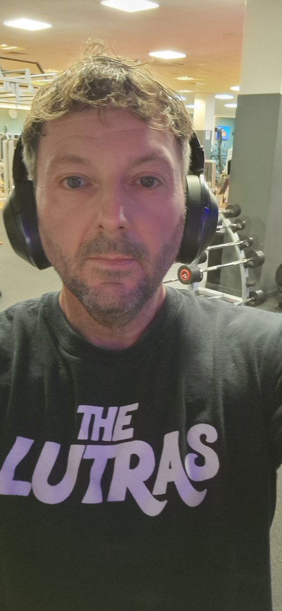 Repping @TheLutras in the gym today. 🏋️‍♂️ 🎸🎸🔥🔥👌👌