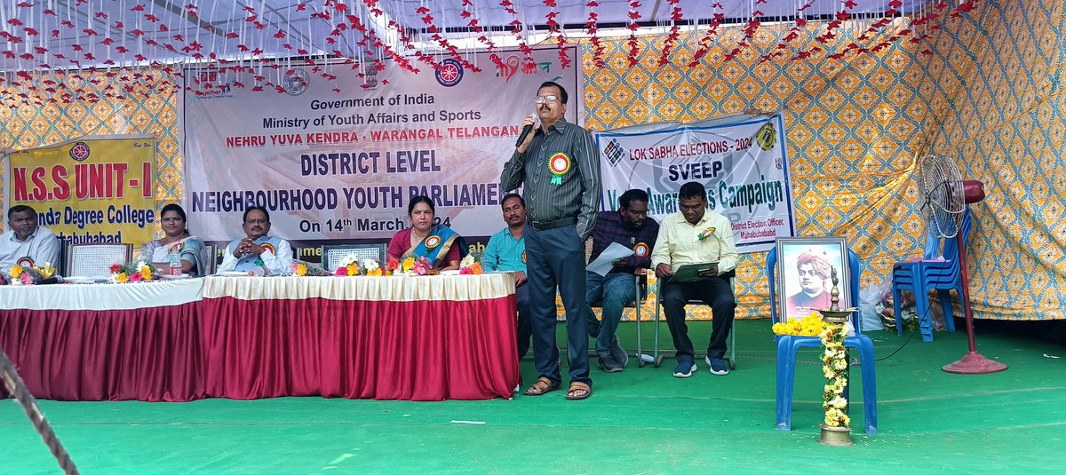SVEEP_MHBD's tweet photo. In view of the Lok Sabha Elections 2024 a voter awareness campaign is conducted at Govt. Degree college Mahabubabad on 14.03.2024, in this Programme Sri.D Purushottam, DRDO, Pricipal, NSS coordinator, staff and students participated
@ECISVEEP @Collector_MBD https://t.co/aGiSBP4hXM