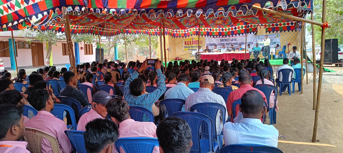 SVEEP_MHBD's tweet photo. In view of the Lok Sabha Elections 2024 a voter awareness campaign is conducted at Govt. Degree college Mahabubabad on 14.03.2024, in this Programme Sri.D Purushottam, DRDO, Pricipal, NSS coordinator, staff and students participated
@ECISVEEP @Collector_MBD https://t.co/aGiSBP4hXM