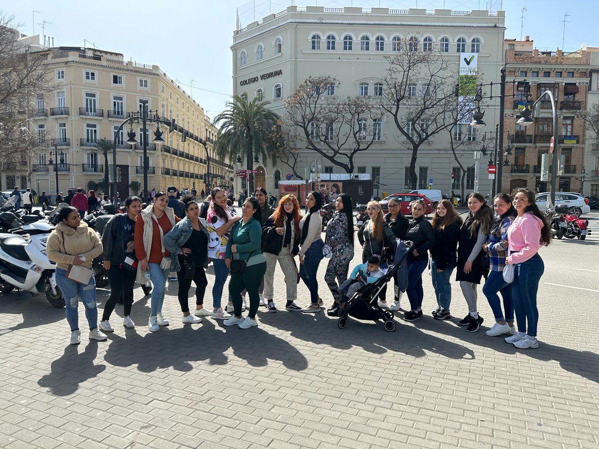 gitanos_org_PAT's tweet photo. Ayer como no podía ser de otra manera #Proinfancia @FundlaCaixa y #ItinerariosGVAFSE+ #VicepresidenciaSegundaConselleríaServiciosSocialesIgualdadVivienda nos fuimos de #FallasValencia generando experiencias de empoderamiento-compartir-aprendizaje. @AytoPaterna @SocioEcoPaterna https://t.co/5vmST4Ex9X