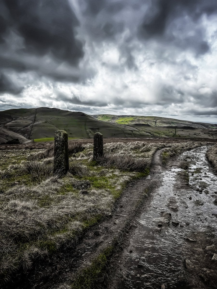 Explore the rich history of Edale Road, an old packhorse route in the Peak District's Dark Peak area, and experience the enduring local heritage. #EdaleRoad #PackhorseRoute #LocalHeritage #PeakDistrict #DarkPeak #Derbyshire