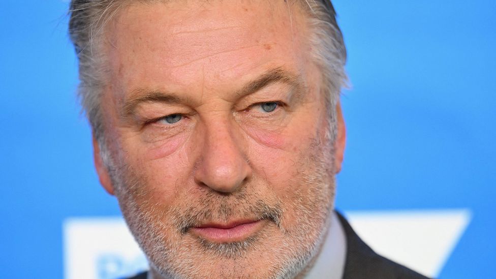 WTXNewsArabic's tweet photo. Alec Baldwin's lawyers ask judge to dismiss Rust manslaughter charges
#Celebrities #Entertainment #News_Briefing #USA_News #World_News #Alec_Baldwin #featured #Main_Headlines #Rust #US_featured #World_News
https://t.co/ZRs5ebW5Gv https://t.co/F0JD0mev9v