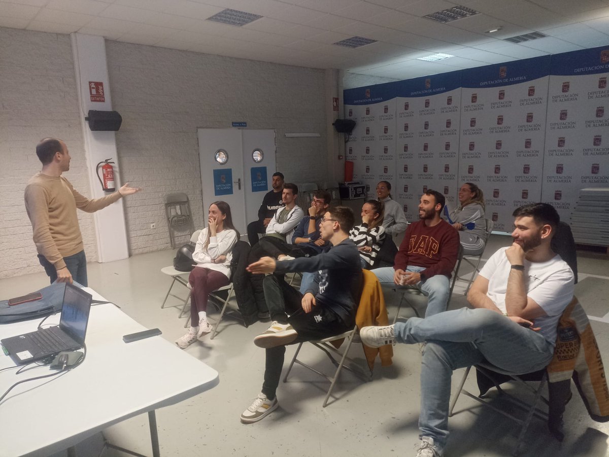 DaniCarceles's tweet photo. Agradecido por la confianza que me deposita la @FABM_ALMERIA y @AlmeriaBm para acompañar y ayudar a los compañeros del CTA de Almería en su formación continua. Siempre dispuesto a estar con ellos y a aportar a este deporte que tanto nos apasiona. Seguimos! 👏💪 https://t.co/WiYJL0yYO3