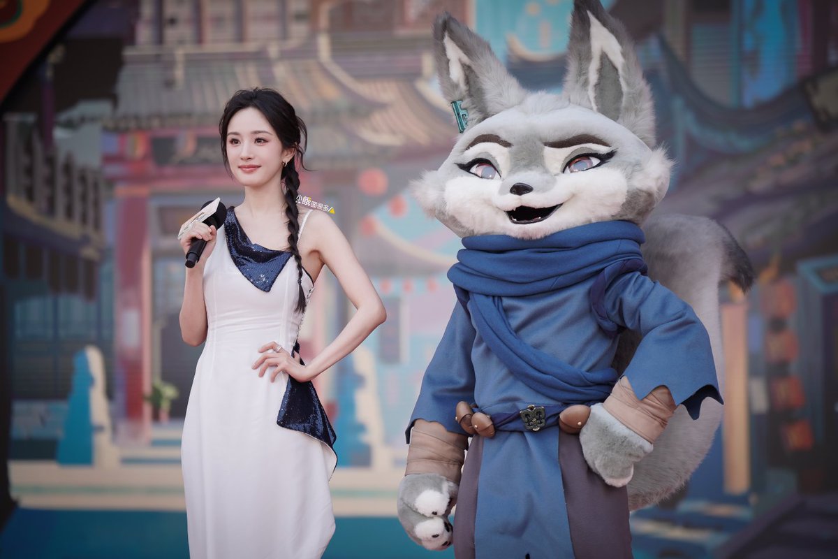yangmiicambodia's tweet photo. Yang Mi With Fox Xiao Zhen🦊💚
Yang Mi For the gala Premiere "Kung Fu Panda 4" at Beijing Cinema 🔥
#YangMi #杨幂 #kungfupanda4 #Xiaozhen https://t.co/eUIkB62sZo