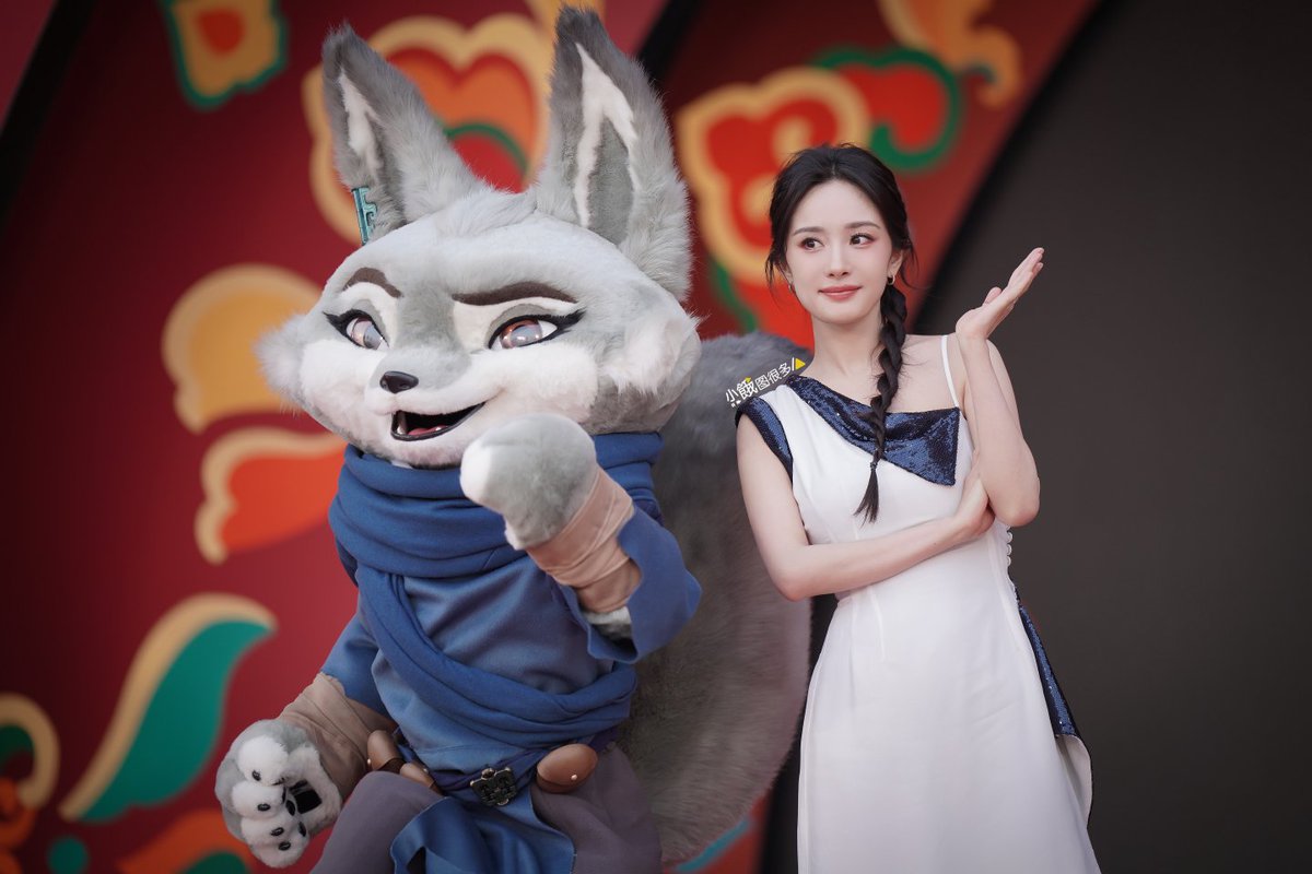 yangmiicambodia's tweet photo. Yang Mi With Fox Xiao Zhen🦊💚
Yang Mi For the gala Premiere "Kung Fu Panda 4" at Beijing Cinema 🔥
#YangMi #杨幂 #kungfupanda4 #Xiaozhen https://t.co/eUIkB62sZo